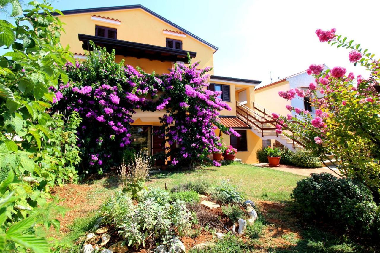Apartments Tancel Porec Esterno foto